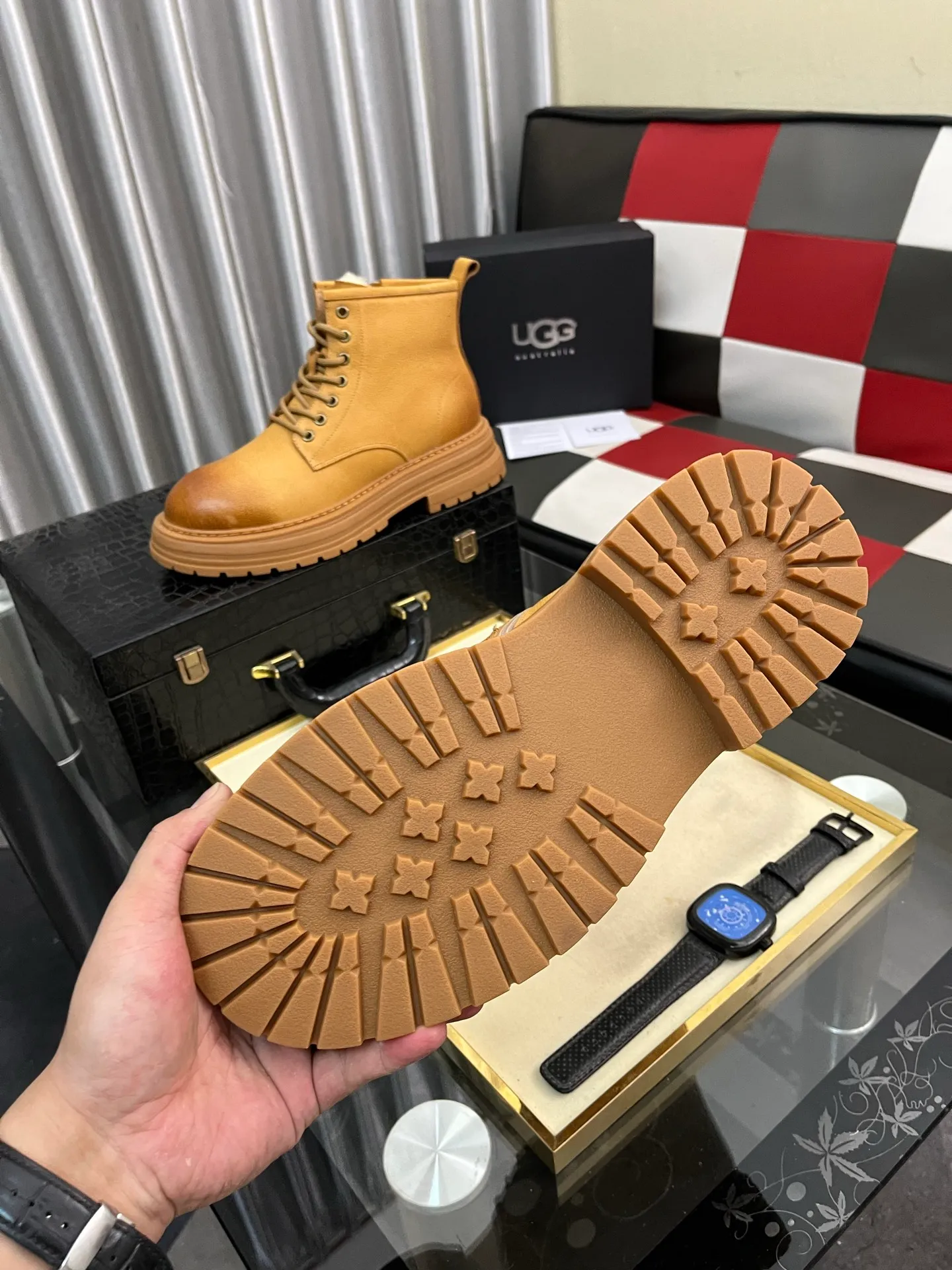 Men's Men's Shoes 💰660⌚️⌚️New UGG fur-integrated men's simple and fashionable snow shoes. The most worth buying at the end of this year are warm casual shoes. Whether you are out and about at home, their comfortable and warm performance will be your most suitable fashion companion! The material is cowhide upper and imported wool is used inside. Two layers of cowhide for warmth and comfort! The eva+ rubber patch outsole is cushioned, wear-resistant, and has good elasticity. It is light and wear-resistant, comfortable and soft, and the new simple cut is more fashionable. It has both practicality and fashion sense, so you no longer have to worry about how to match it in winter, while still maintaining fashionable taste. High-quality genuine wool produced in Dongguan. The material depends on the details! Size: 38-39-40-41-42-43-44-45